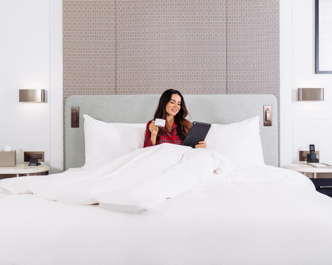 Address Istanbul Hotell Exteriör bild A guest in a bedroom at the Hilton London Paddington