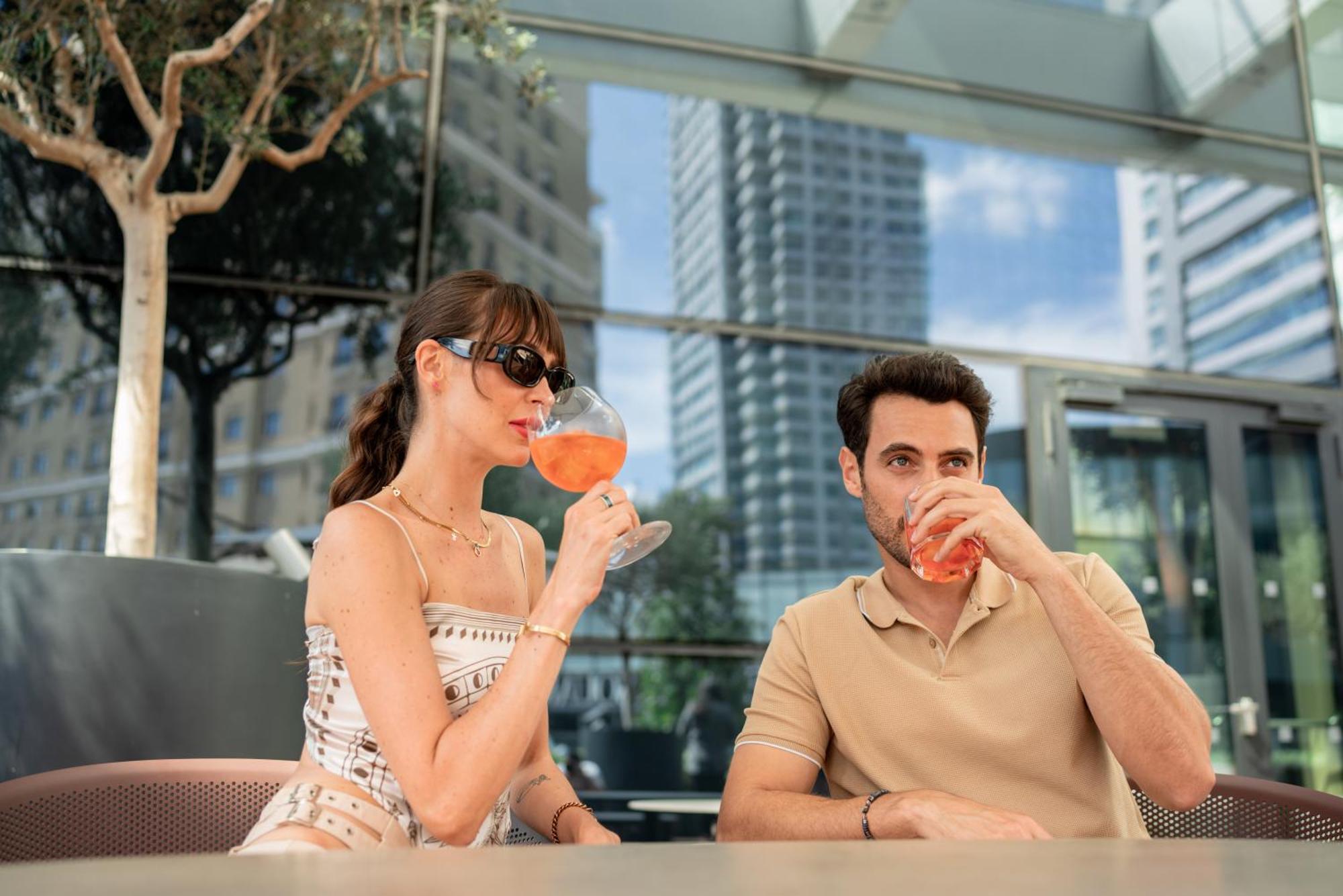 Address Istanbul Hotell Exteriör bild A couple drinking Aperol Spritz
